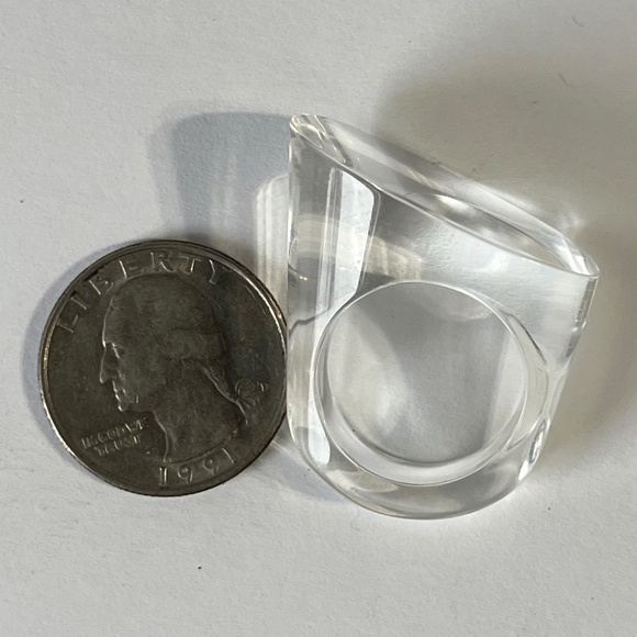 Vintage Lucite Ring Chunky Clear Flat Top Statement Unisex Acrylic Jewelry - Picture 8 of 12